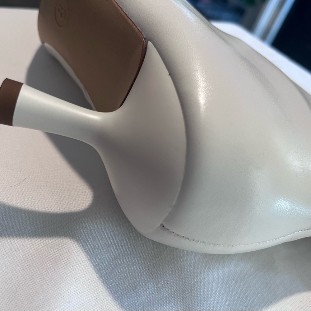 Elegant Cream Ankle Boots - Picture 6 of 8
